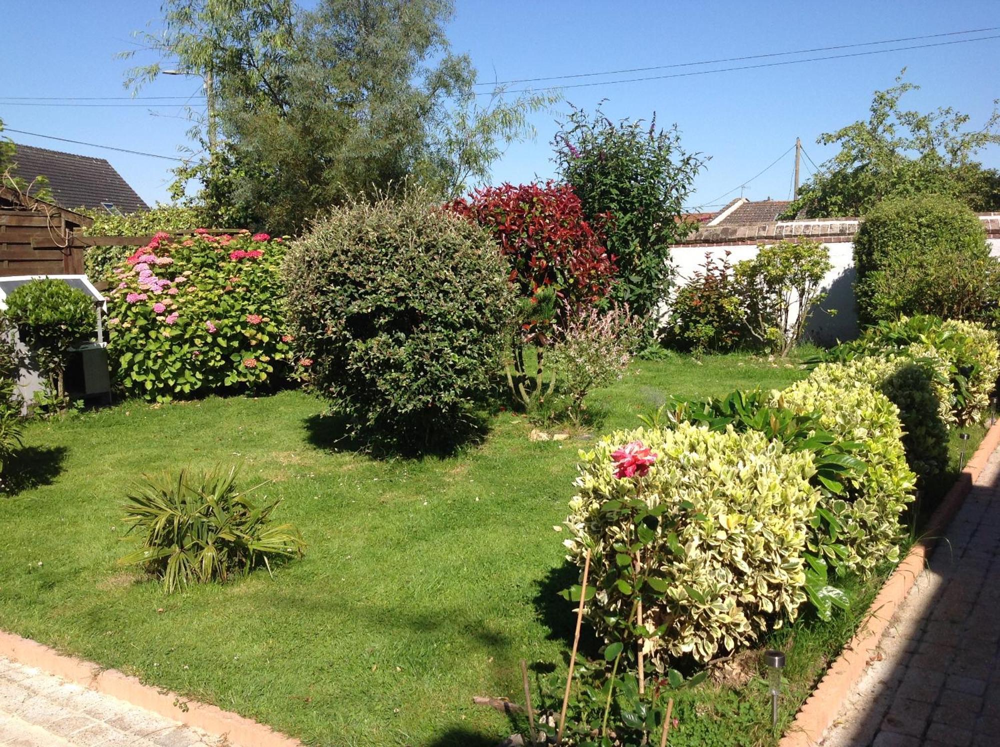 Le Jardin Des Poules Bed & Breakfast Thietreville Exterior photo